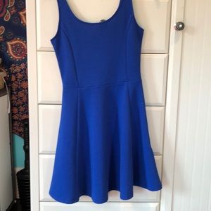 Short blue dress